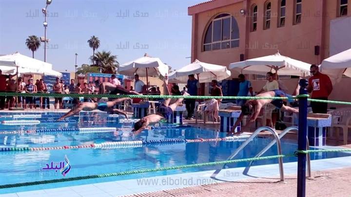 بطولة الجامعة في السباحه طلبة