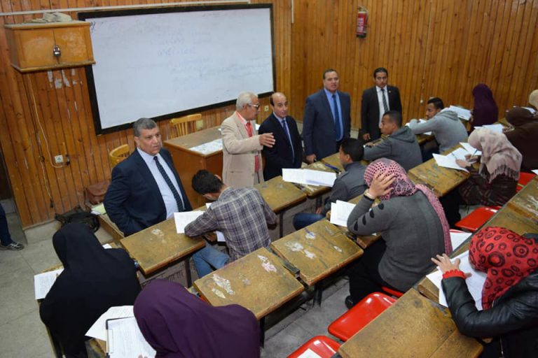 جولة تفقدية لمتابعة امتحانات كلية آداب سوهاج