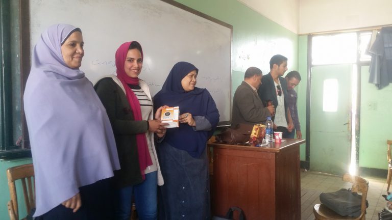 بالصور…تكريم الطالب والطالبة المثالية بقسم اللغات الشرقية
