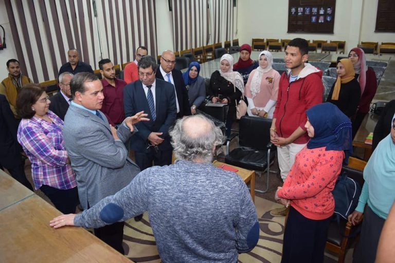 استمرار فعاليات الدورة الشاملة في الصحافة بجامعة سوهاج