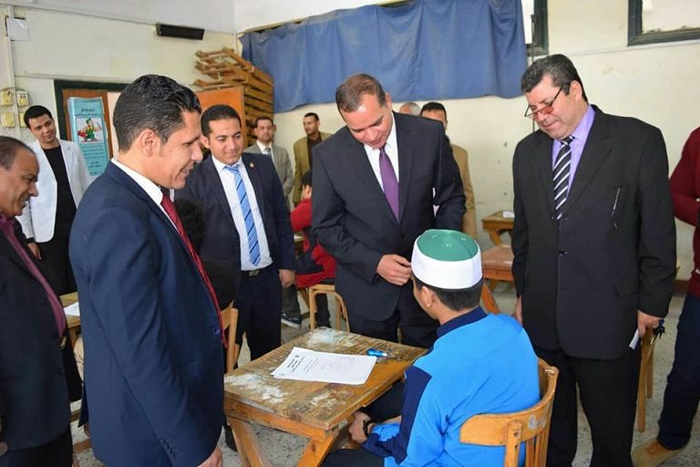 لأول مرة… رئيس جامعة سوهاج يتفقد امتحانات لغير الناطقين باللغة العربية