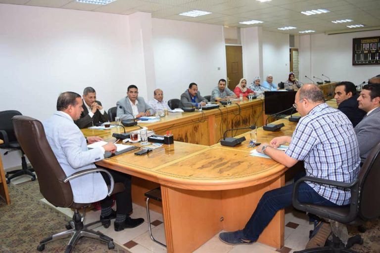 إعداد خطة البحث العلمي لجامعة سوهاج علي طاولة رئيس الجامعة