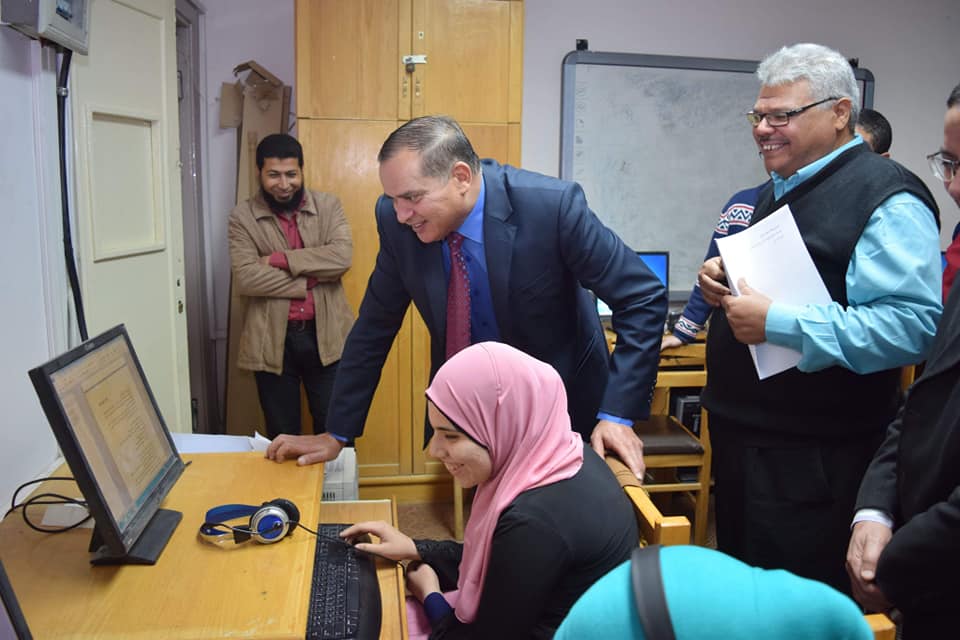 استمرار اداء ذوي الاعاقة البصرية لامتحاناتهم بجامعة سوهاج.
