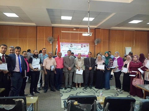 تكريم ٤٧ من المتميزين من هيئة التدريس والعاملين بآداب سوهاج