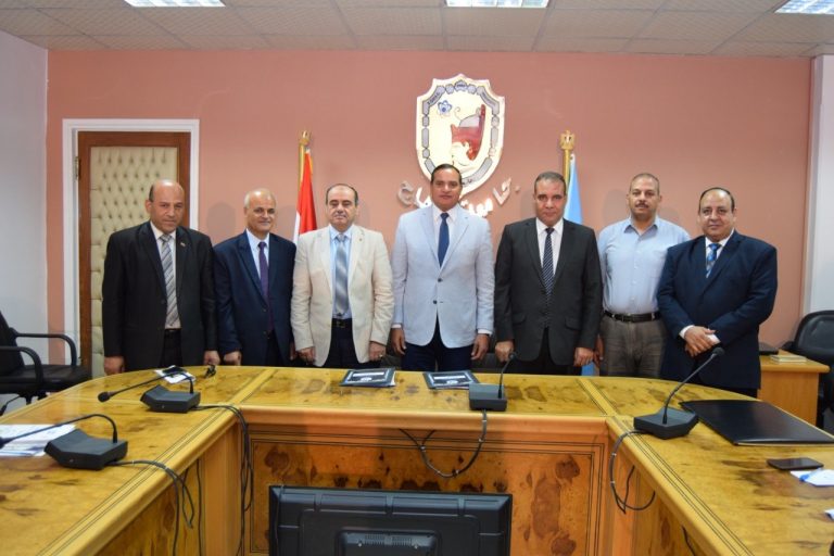 جامعة سوهاج تتعاون مع وزارة التربية والتعليم لإنشاء مدرسة للتعليم المزدوج