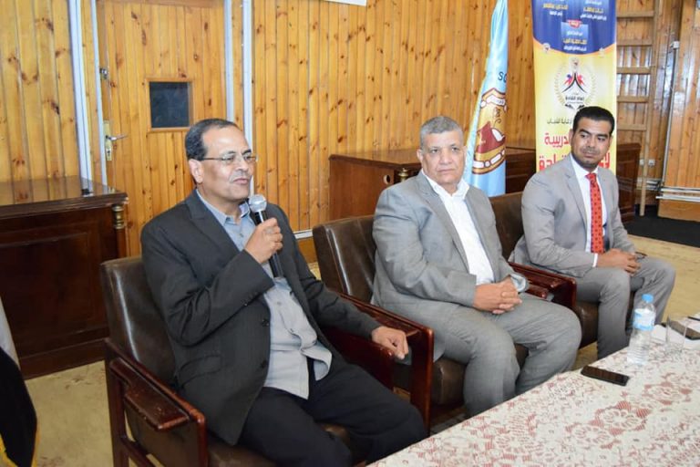 جامعة سوهاج تختتم الدورة التدريبية الثانية لإعداد القادة وتكرم طلابها المتميزين