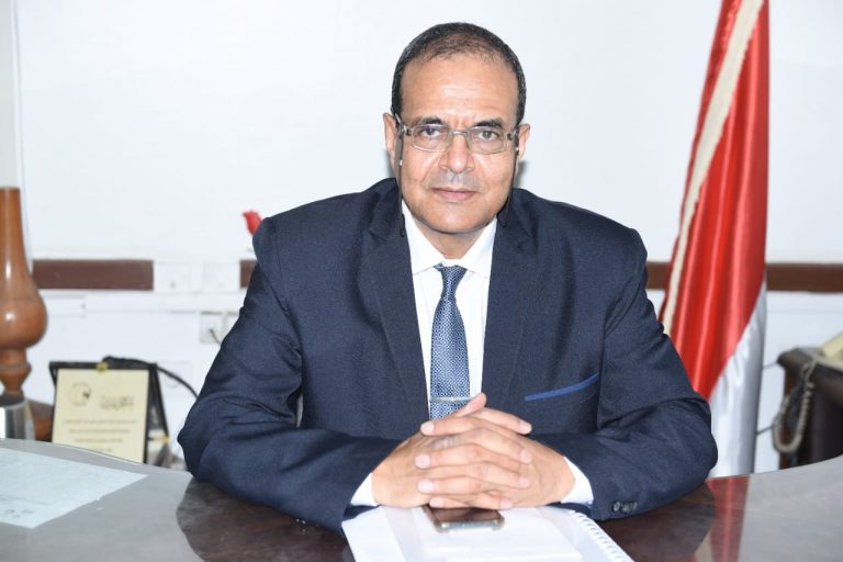 تكليف الدكتور مصطفي عبد الخالق للقيام بأعمال رئيس جامعة سوهاج