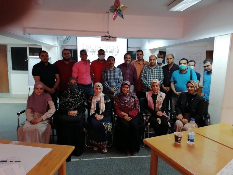 أساتذة آداب في دورة تدريبية” طرق البحث العملي “بجامعة سوهاج