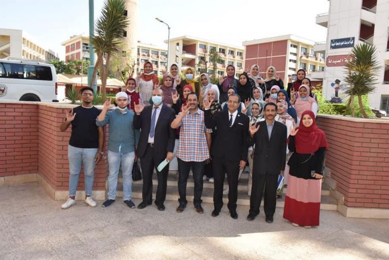 برنامج لغة الإشارة للفئات الخاصة بآداب سوهاج يختتم فعاليات المستوي الرابع للدفعة الثانية