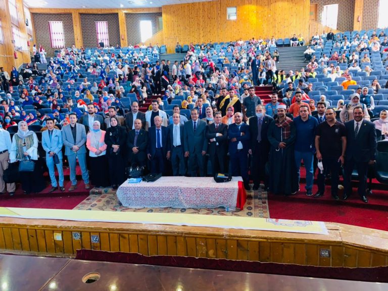 ‏ادآب سوهاج تحتفل باستقبال طلابها الجدد والقدامى وتكرم اوائل الفرق