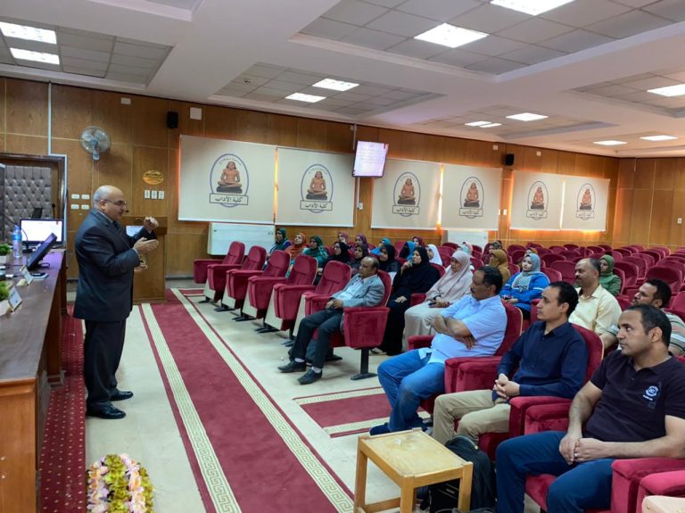 آداب سوهاج تنظم ورشة عمل حول مواصفات الايزو
