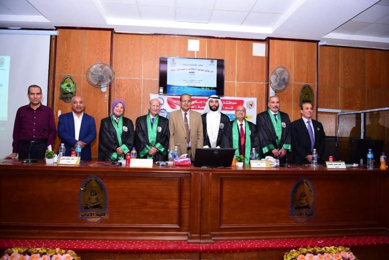 تفعيلا لمبادرة ادرس فى مصر :رئيس جامعة سوهاج يشهد مناقشة رسالة ماجستير لباحث كويتي بكلية الاداب
