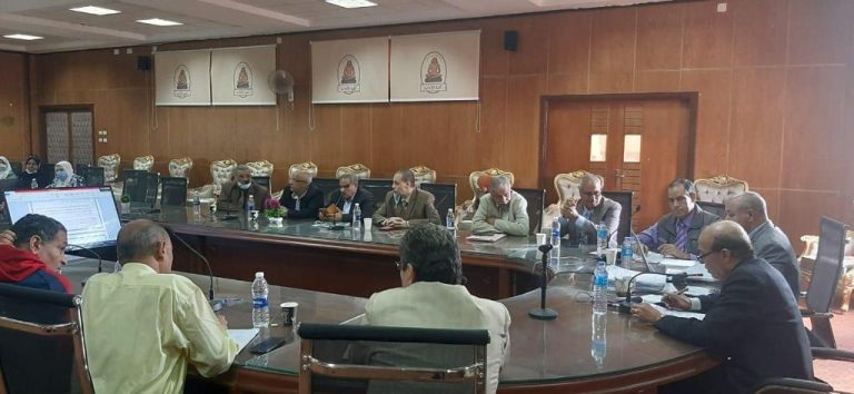 «مجلس آداب سوهاج» يعقد اجتماعه الشهري لمناقشة الاستعدادات النهائية لامتحانات الميدتيرم ولا عودة للورقية مرة اخرى