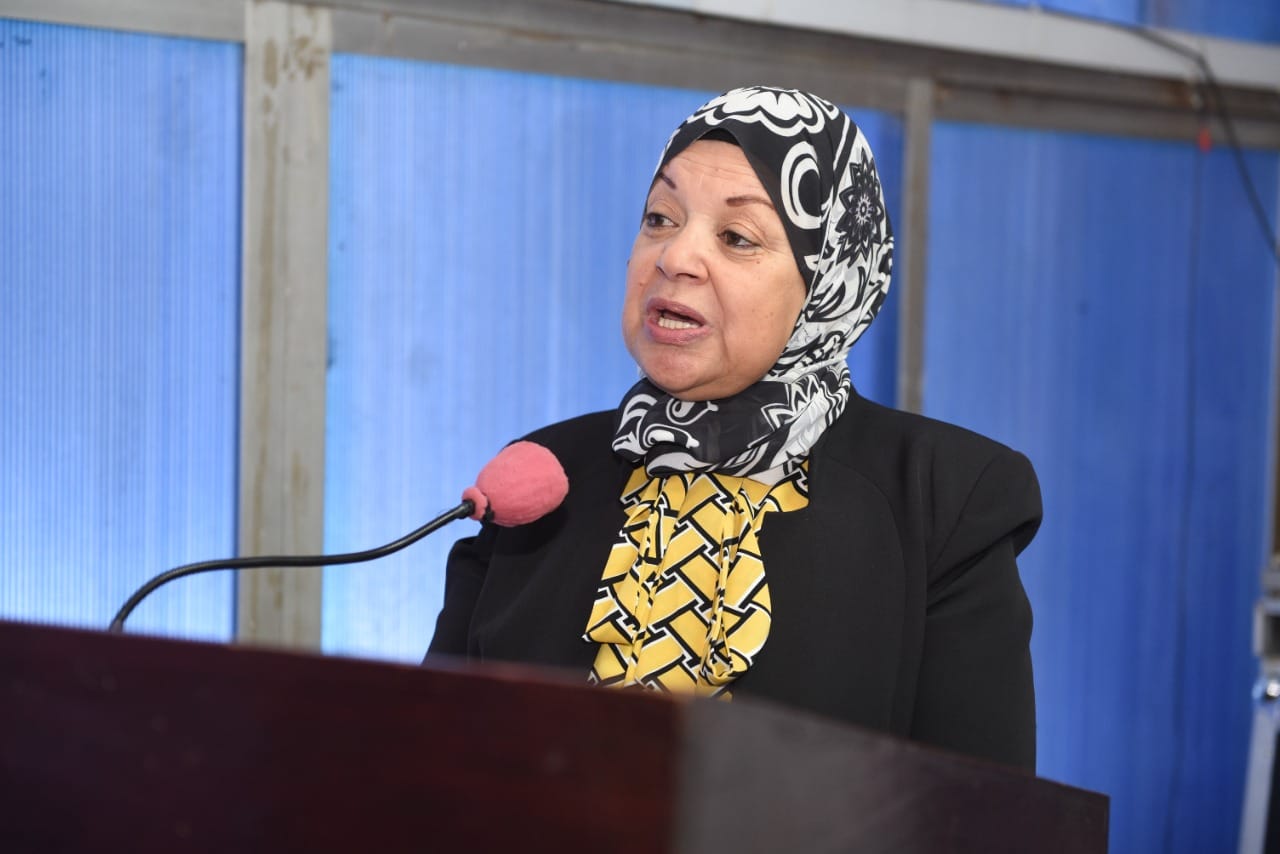 مشاركة استاذ بقسم اعلام سوهاج في ندو عن الارشاد الاسري والتنشئة المتوازنة بالجامعة