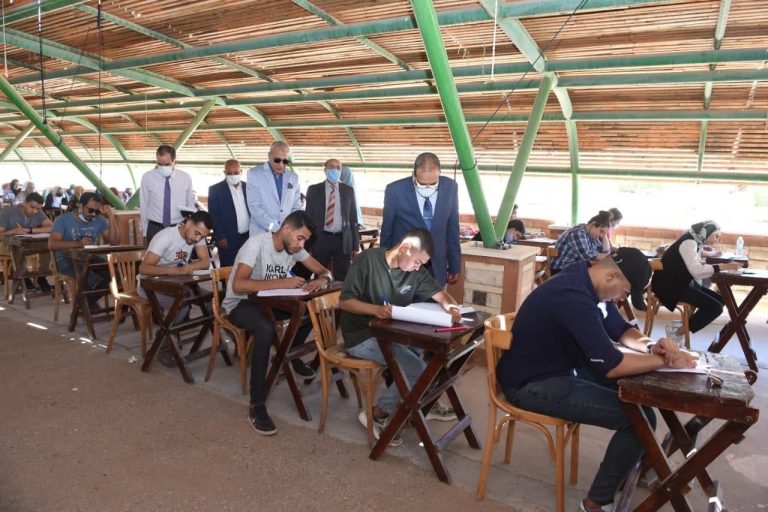 انطلاق مارثون امتحانات الفصل الدراسي الثاني بكلية الآداب بسوهاج