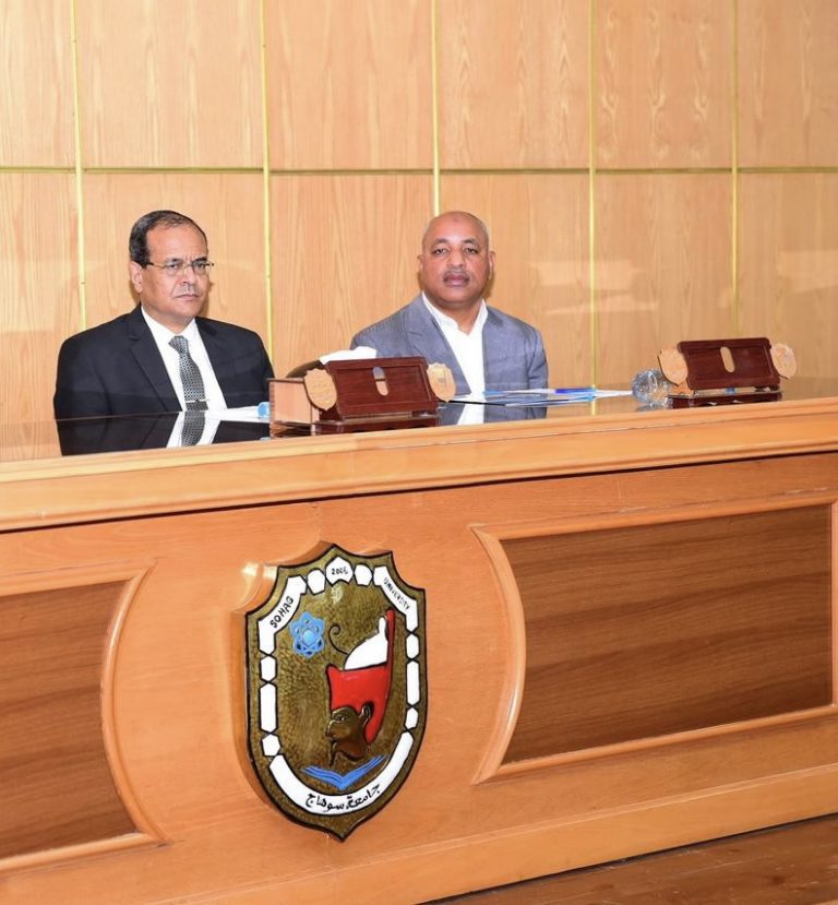 تكليف الدكتور محمد توفيق مشرفا علي كلية الاداب