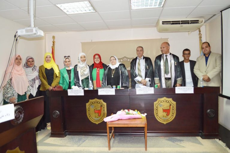 ادآب سوهاج تناقش رسالة ماجستير عن المجمع الحضرى سوهاج _ اخميم في الربع الاخير من القرن العشرين ومطلع الحادي والعشرين