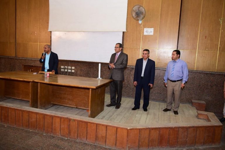 عميد آداب ورئيس جامعة سوهاج يواصلا جولاتهم التفقدية لمتابعة انتظام المحاضرات بكليات المقر الجديد