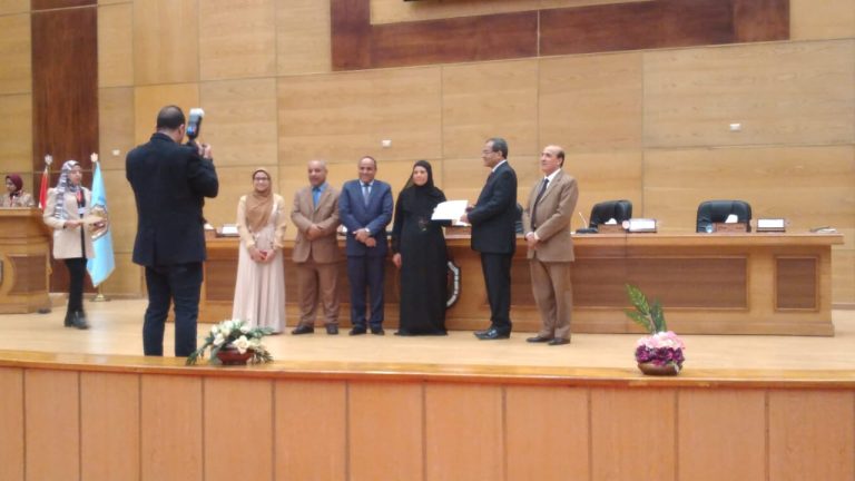 الكلية تقيم احتفالية ” يوم الوفاء والتقدير للمرأة “