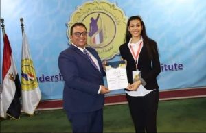 هميس تتسلم جايزة المركز الثالث