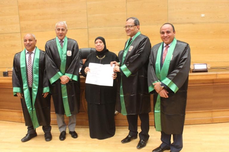 كلية الآداب تكرم ٧٧ من المتميزين علمياً باحتفالية كبري