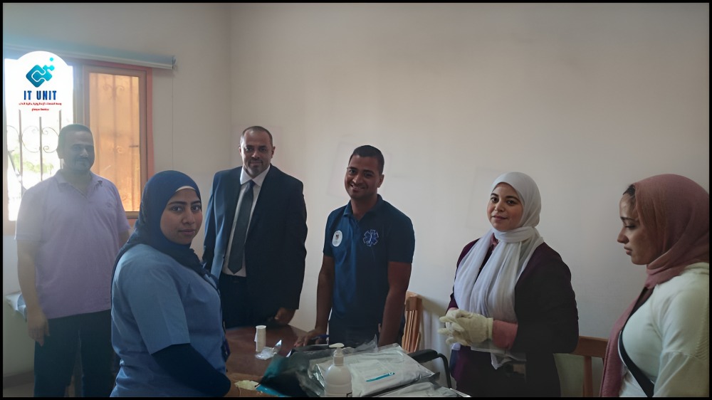 نقطة تبرع بالدم داخل كلية الآداب لدعم الأشقاء الفلسطينيين .