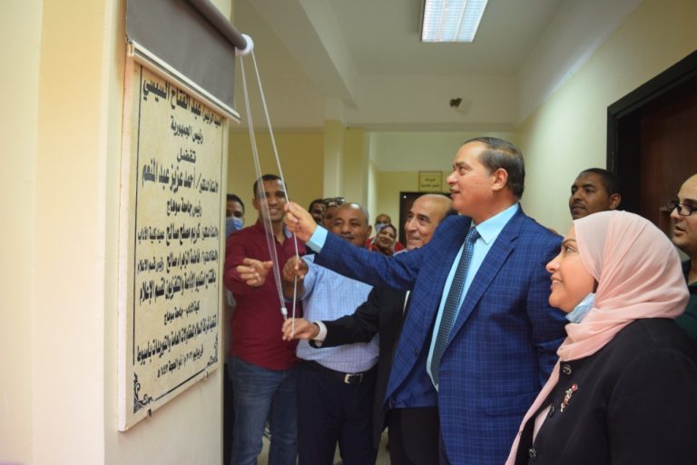 193471-عميد-كلية-الاداب-يشارك-فى-الافتتاح