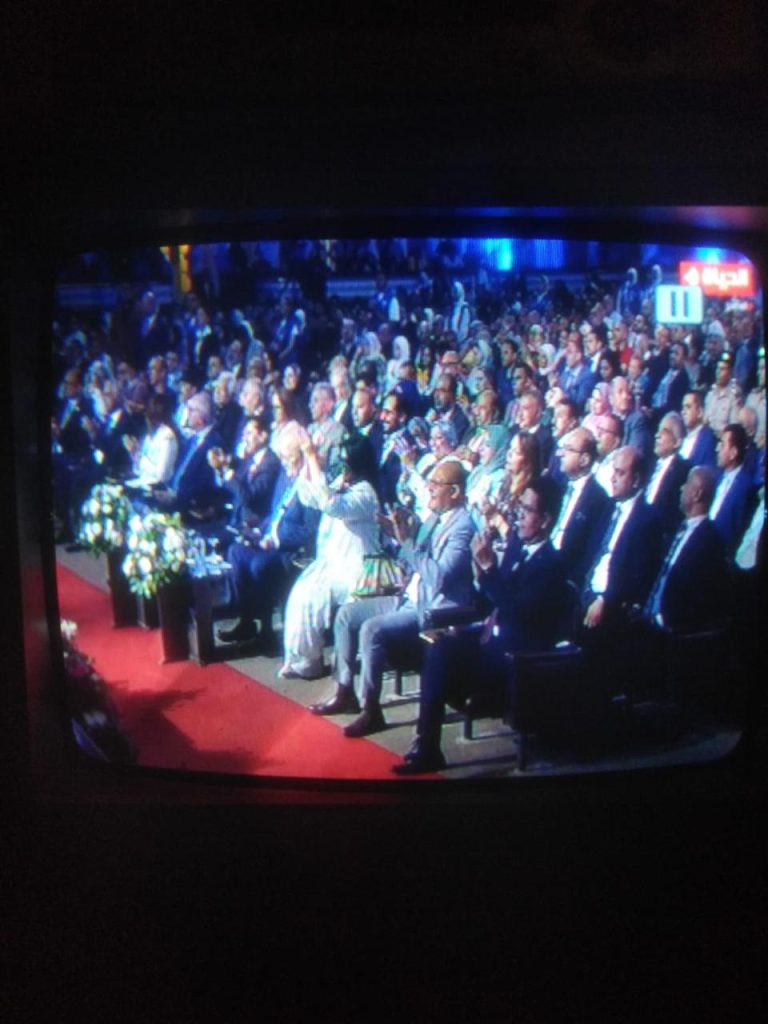 الدكتور حسان نعمان ولحظة فرح فور إعلان فوز طالب الآداب بجائزة المركز الثالث .