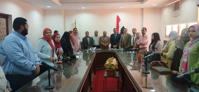 وفد مركز ضمان الجودة بجامعة سوهاج يزور كلية الآداب لدعم مسيرة الاعتماد البرامجي.