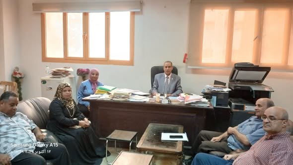 لجنة التعليم والطلاب بآداب سوهاج تُقر قبول خريجين جدد بنظام الانتساب وتوصي ببرنامج خاص جديد