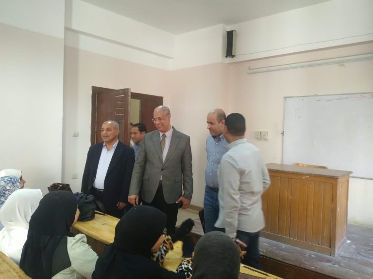 في رحاب آداب سوهاج.. جولة تفقدية لقيادات الجامعة وحوار مفتوح مع الطلاب