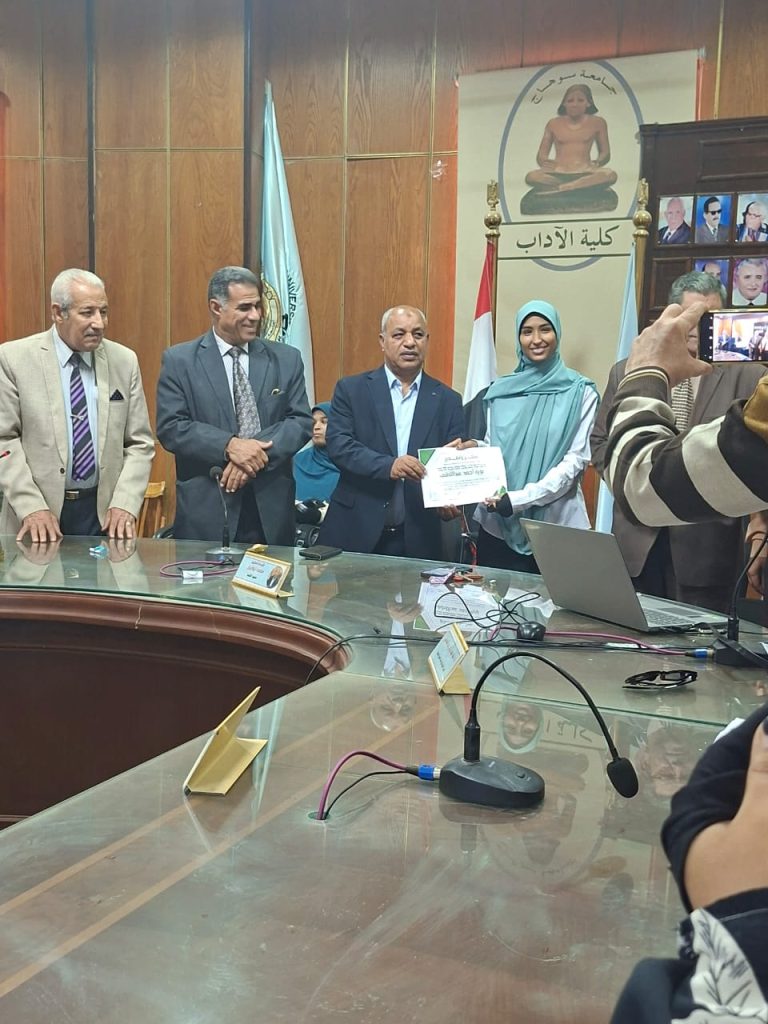 انطلاق فعاليات استقبال طلاب قسم اللغة العربية بآداب سوهاج وتكريم أوائل الطلاب.
